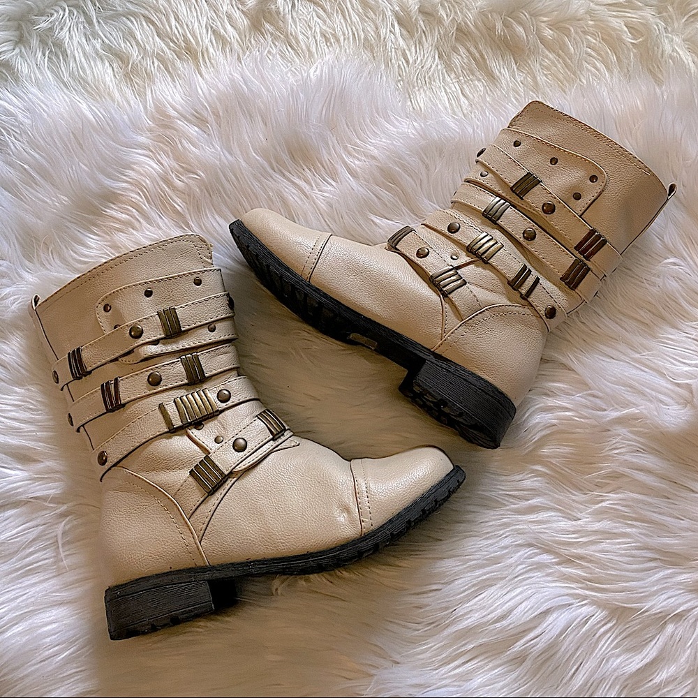 Charlotte Russe cream colored faux leather size 8 combat short boots